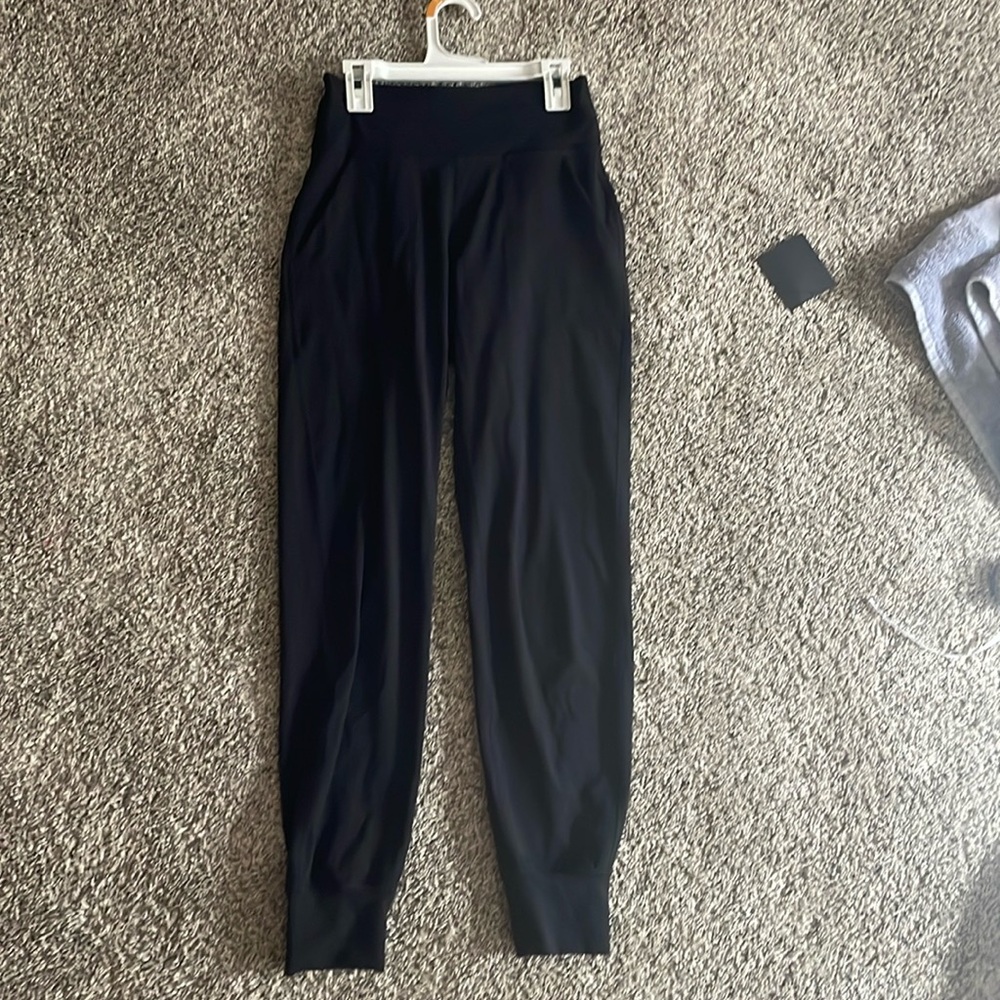 Size 4 lululemon 28” align joggers